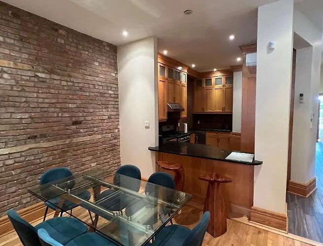 Spacious Downtown Montreal Apartment, 4Br-2Ba,Free Wifi